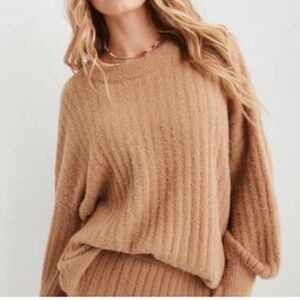 NWOT Aerie oversized buttercream sweater sizes